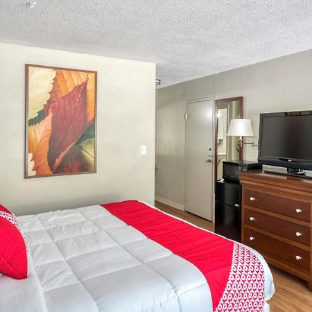 Oyo Hotel Battleboro Εξωτερικό φωτογραφία