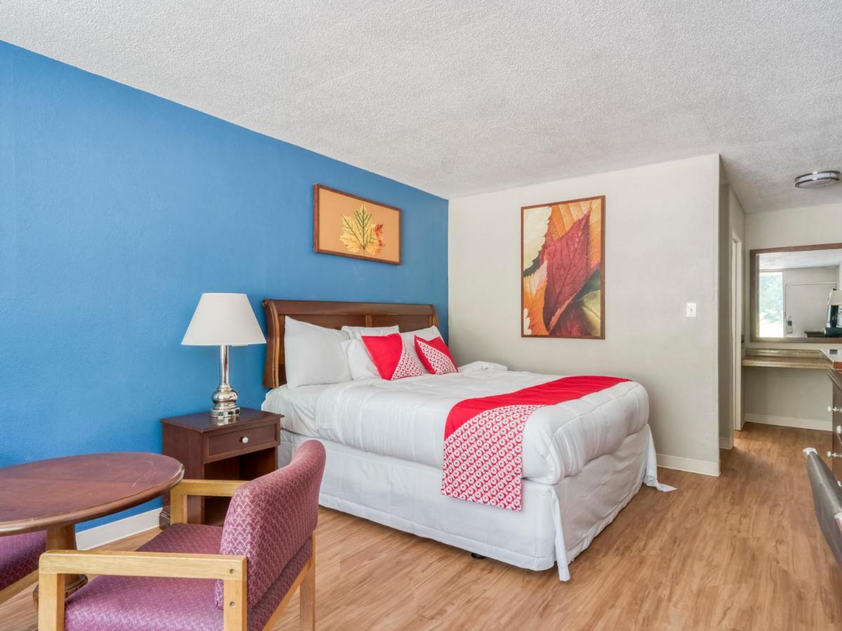 Oyo Hotel Battleboro Εξωτερικό φωτογραφία