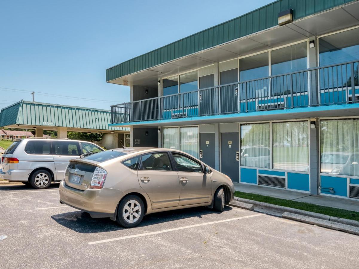 Oyo Hotel Battleboro Εξωτερικό φωτογραφία